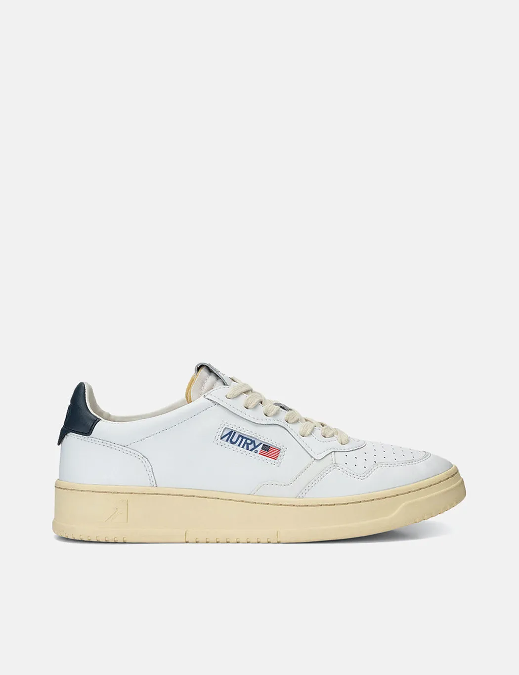 Autry Medalist LL12 Trainers White Navy - Leather: Find the perfect Leather Autry Medalist LL12 Trainers in White/Navy. Experien