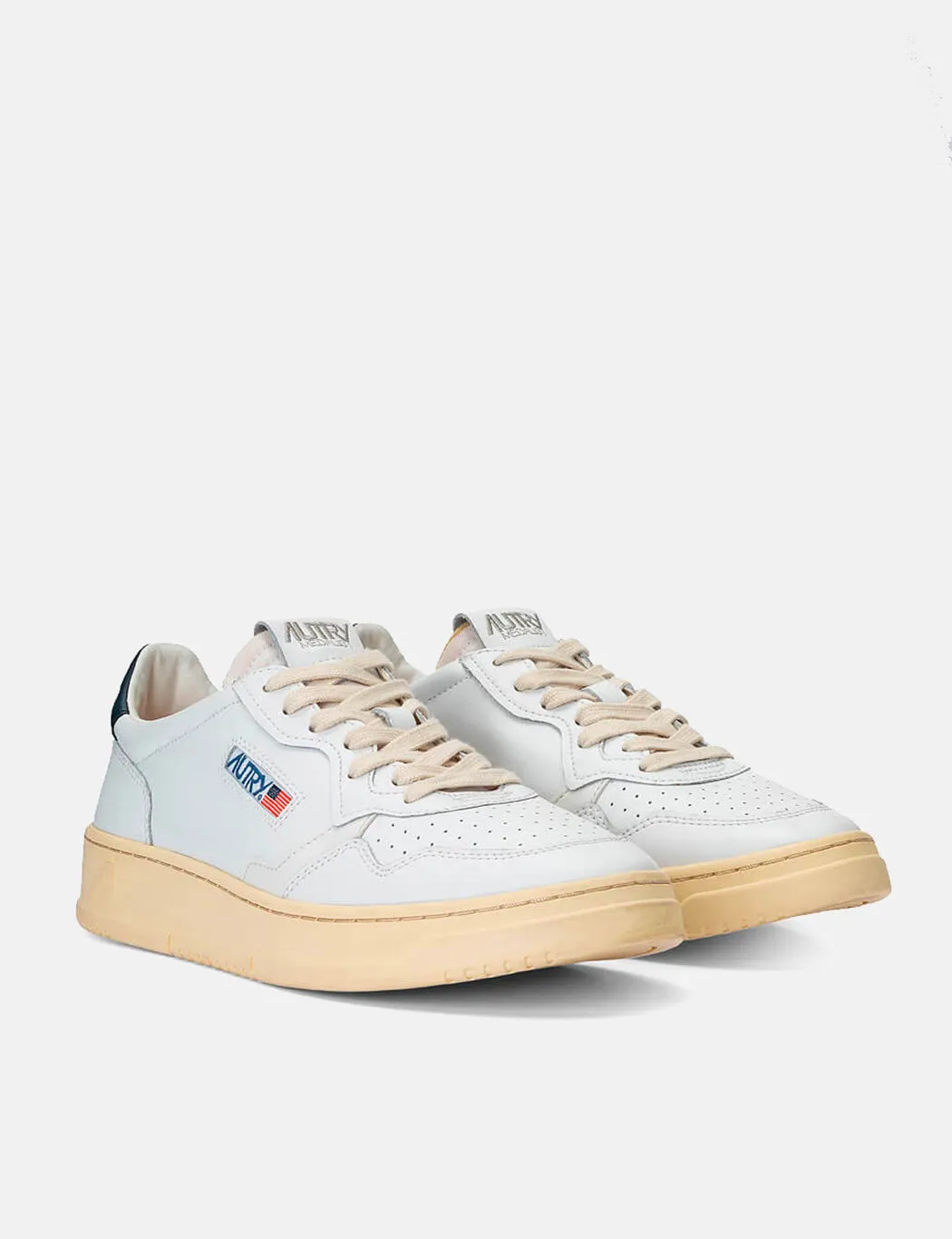 Autry Medalist LL12 Trainers White Navy - Leather: Find the perfect Leather Autry Medalist LL12 Trainers in White/Navy. Experien