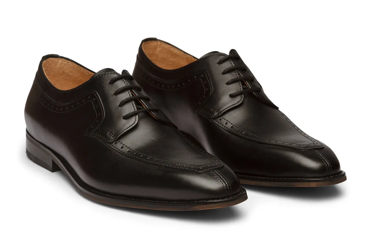 Wingtip shoes for men